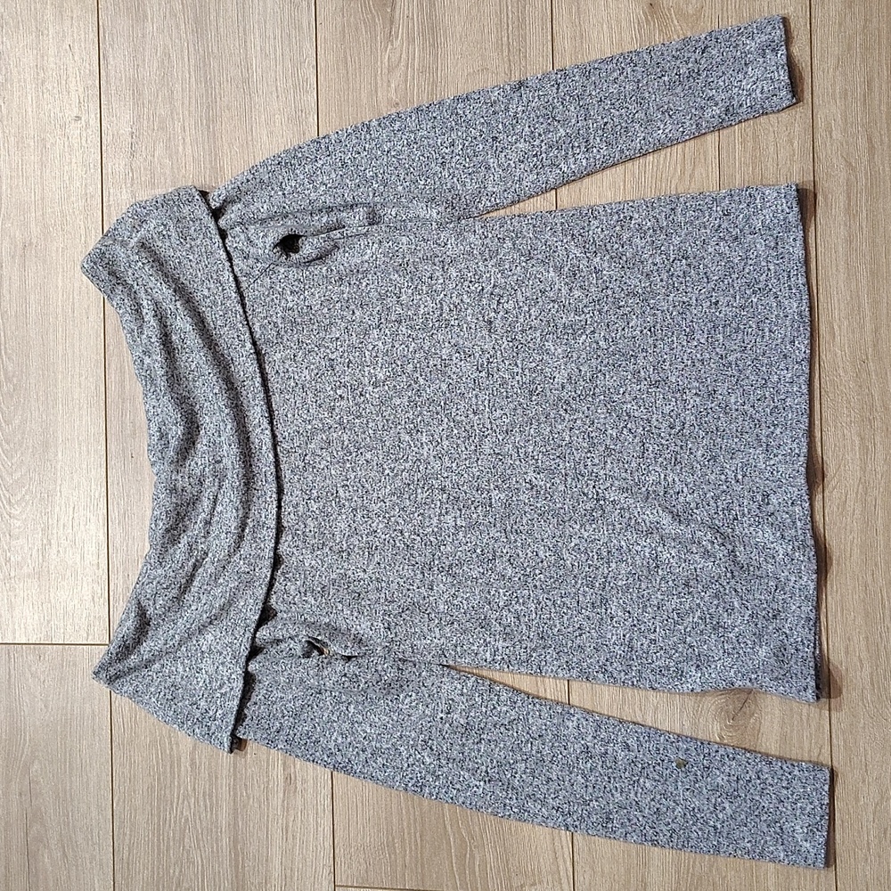 GAP Heather Gray Off-Shoulder Sweater,  Ladies Size XS,  Fitted Off Shoulder Top - Picture 5 of 6